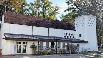 Außenansicht der St. Michaelskapelle auf dem Gesundheitscampus Volksdorf am Evangelischen Amalie Sieveking Krankenhaus in Hamburg.