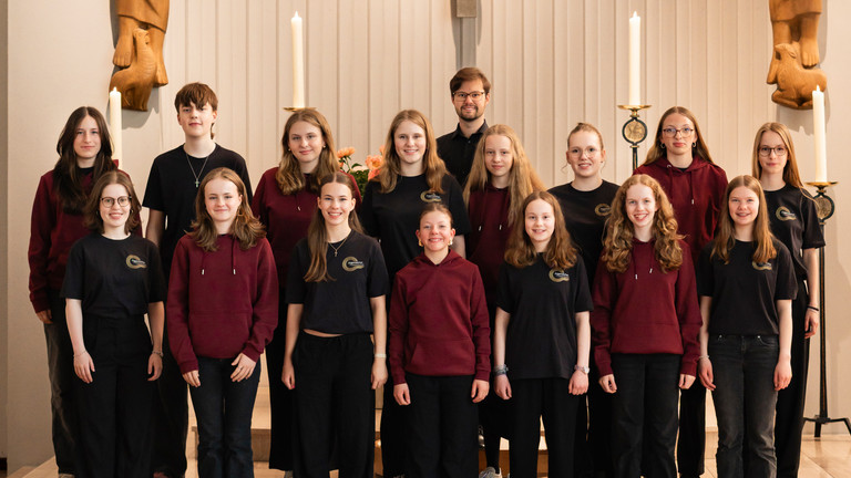 Der Jugendchor der Kantorei Poppenbüttel beim Konzert in der St. Michaelskapelle auf dem Gesundheitscampus Volksdorf am Evangelischen Amalie Sieveking Krankenhaus in Hamburg.