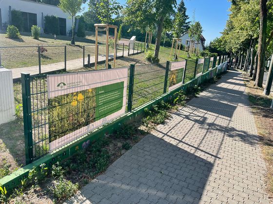 Außenanlagen mit Informationstafeln zum Diakonie Hospiz Woltersdorf, Nachrichten, Diakonie Hospiz Woltersdorf Außenanlagen mit Informationstafeln zum Diakonie Hospiz Woltersdorf, Nachrichten, Diakonie Hospiz Woltersdorf